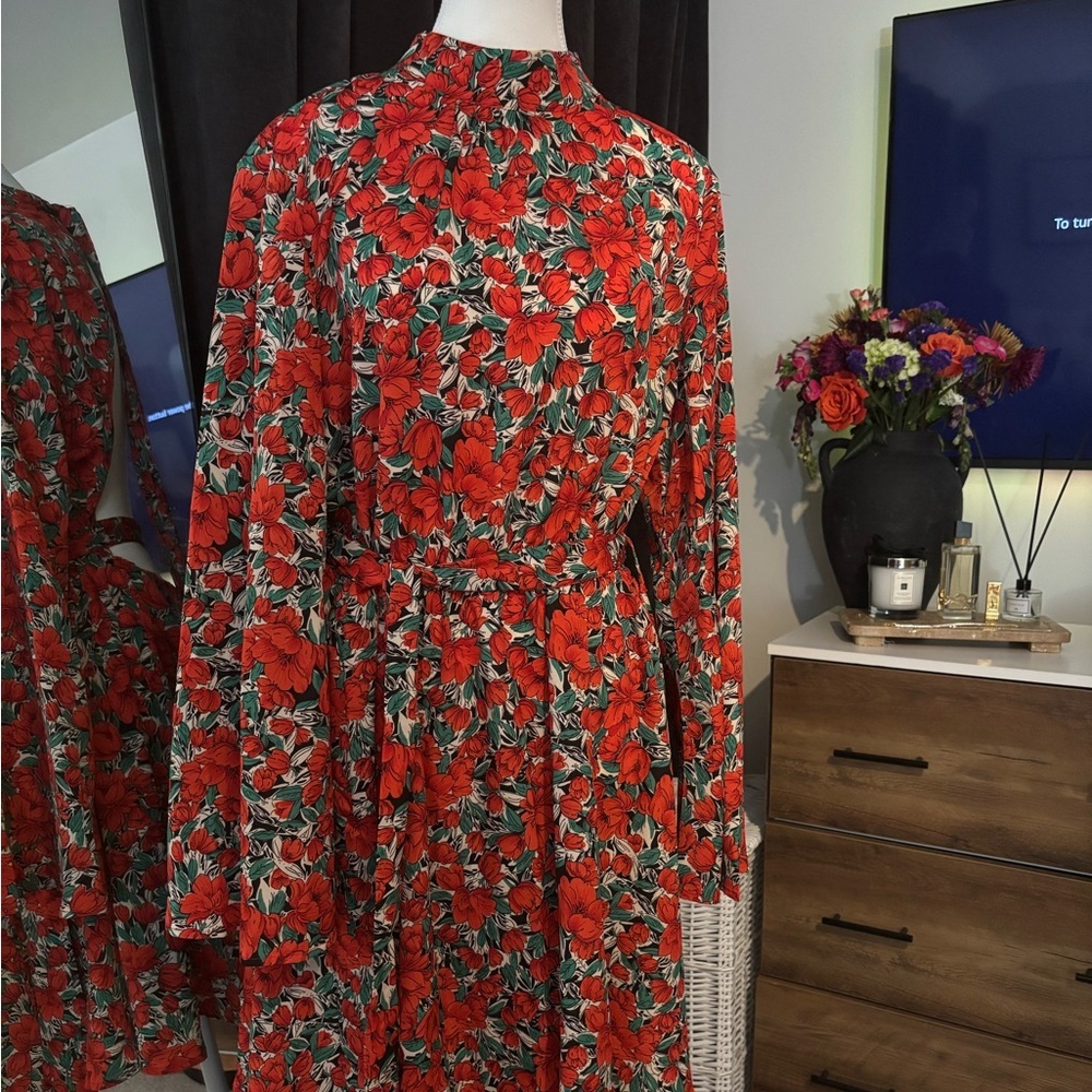 ❤️Backless Red Floral Dress -New!!! - Picture 4 of 5